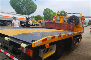 龙里附近拖车电话号码服务