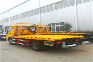 龙里附近拖车救援搭电